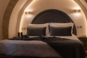 In-room safe, individually decorated, individually furnished - April Medieval Hotel (Rhodes)