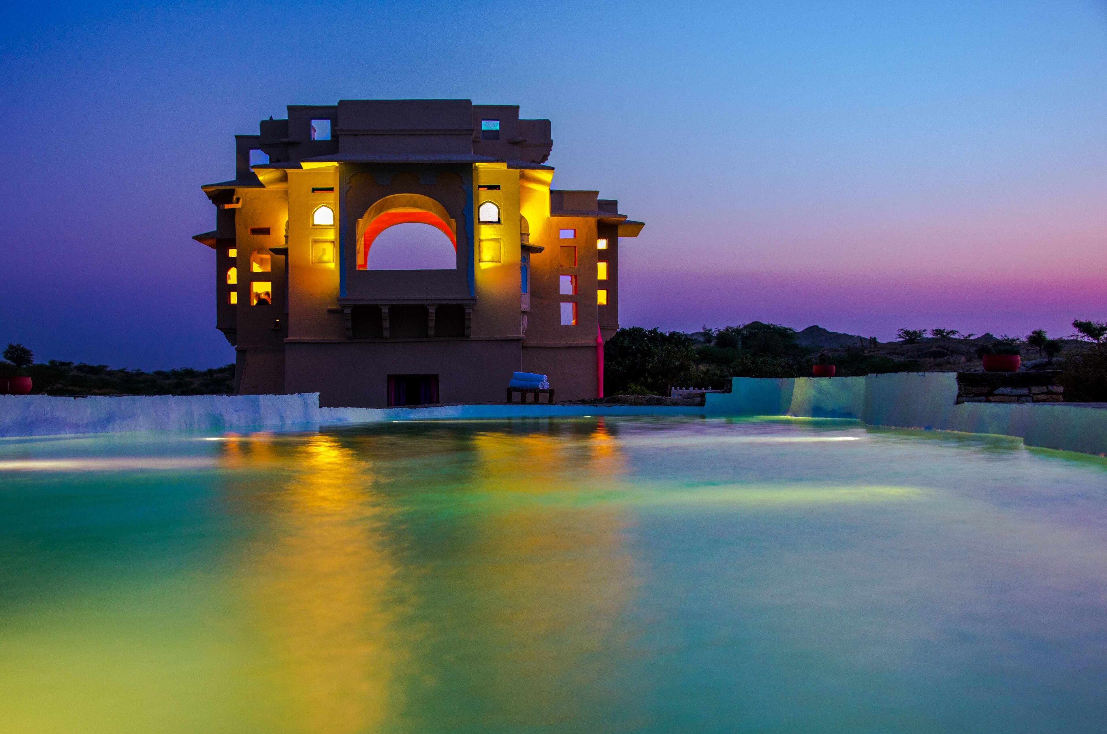 Outdoor pool, pool umbrellas, sun loungers