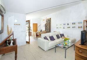 Fernseher, DVD-Player, Tischtennisplatte, Stereoanlage