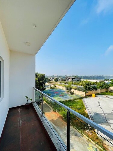 A GLORIOUS 2 & 4 BHK WITH LAKE VIEW 