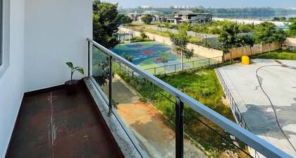 A GLORIOUS 2 & 4 BHK WITH LAKE VIEW