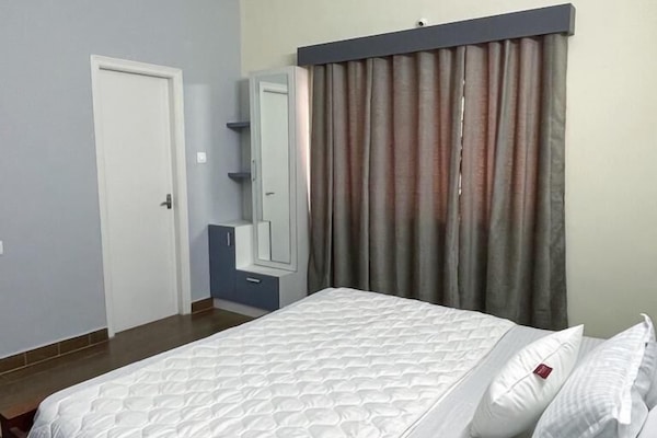 ROOM - 1 WITH KING SIZE BED