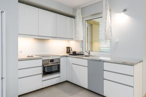 Fridge, microwave, oven, stovetop