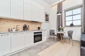 Kühlschrank, Ofen, Herdplatte, Geschirrspüler