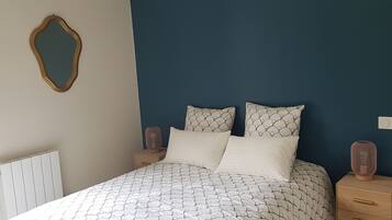 4 slaapkamers, een strijkplank/strijkijzer, reisbedje, gratis wifi