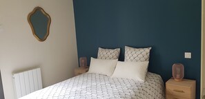 4 slaapkamers, een strijkplank/strijkijzer, reisbedje, gratis wifi