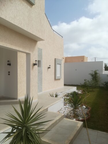 Superb villa near the sea