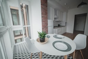 Full-sized fridge, microwave, stovetop, electric kettle
