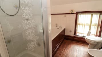 Cottage | Bathroom | Shower
