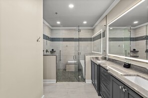 Combined shower/bathtub, hair dryer, towels - Newly Renovated Village Condo! Easy Beach / Pool Access! (Seacrest Beach)