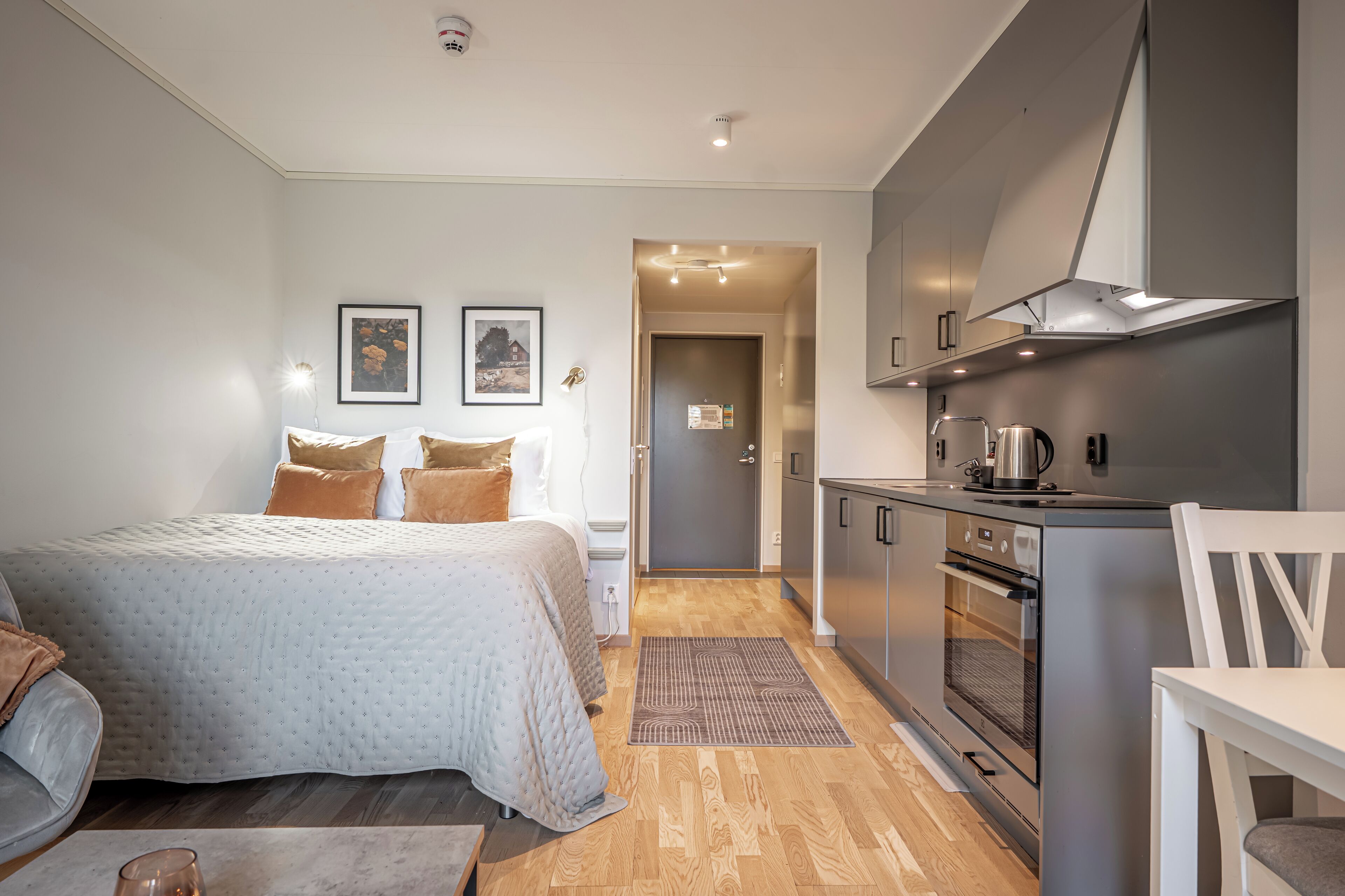 Superior Studio | Hypo-allergenic bedding, desk, blackout drapes, soundproofing