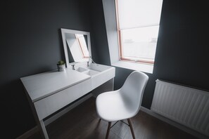 经典公寓 | 1 多间卧室、高档床上用品、办公桌、熨斗/熨衣板