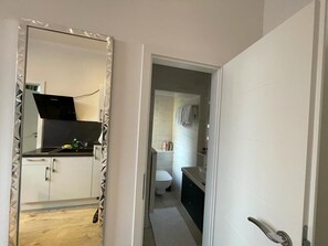 Dusche, Haartrockner, Handtücher, Seife