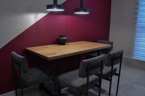 大冰箱、微波炉、炉灶、电热水壶