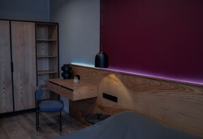 1 bedroom, premium bedding, desk, iron/ironing board - Kostjukowski apartments Nekrasova 45a (Lviv)
