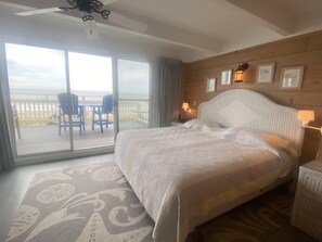 4 bedrooms, WiFi, bed sheets - Beautiful, oceanfront 4 bedroom, 2.5 bath townhome located in midtown! (Ocean City)