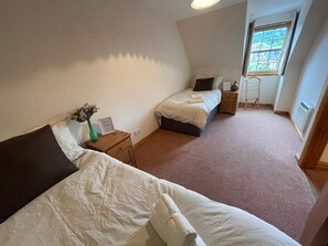 Casa (2 Bedrooms) | 2 habitaciones, tabla de planchar con plancha y ropa de cama 