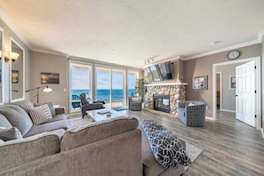 TV, fireplace, offices - Oceanfront, Whale Watching, Pool | Thundering Sea (Depoe Bay)