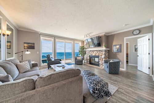 Oceanfront, Whale Watching, Pool | Thundering Sea