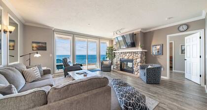 Oceanfront, Whale Watching, Pool | Thundering Sea