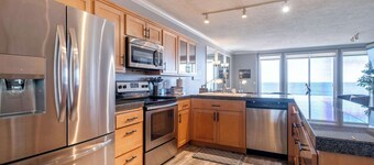 Oceanfront, Whale Watching, Pool - Thundering Sea