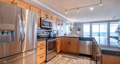 Oceanfront, Whale Watching, Pool | Thundering Sea