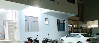 3 Bedroom Condo near Fatehsagar Lake