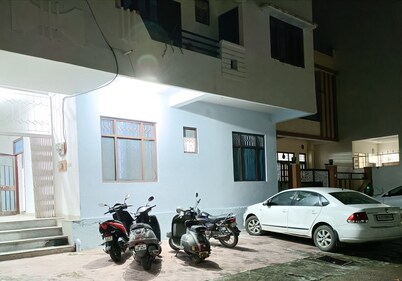 3 Bedroom Condo near Fatehsagar Lake