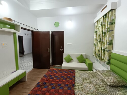 3 Bedroom Condo near Fatehsagar Lake