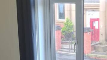 House | 2 bedrooms, iron/ironing board, free WiFi, bed sheets