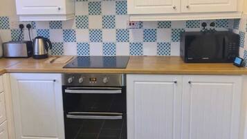 House | Private kitchen | Fridge, microwave, oven, stovetop