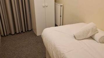 House | 2 bedrooms, iron/ironing board, free WiFi, bed sheets