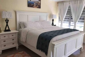 2 bedrooms, iron/ironing board, WiFi, bed sheets - Tranquility at its Best (Freeport)