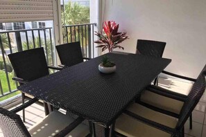 Outdoor dining - Tranquility at its Best (Freeport)