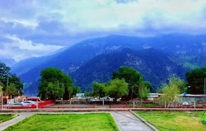 Property grounds - Hotel Walnut City (Swat)