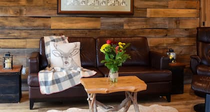 Private Lakefront. Completely Off-Grid Cabin for Couples to Unwind