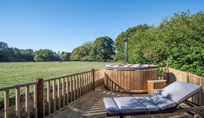 Tina de hidromasaje al aire libre