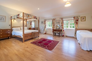 4 bedrooms, iron/ironing board, free WiFi, bed sheets