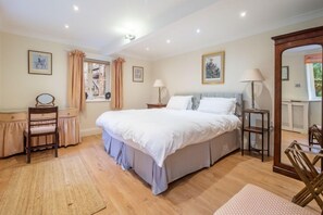 4 chambres, fer et planche à repasser, accès Internet, draps fournis