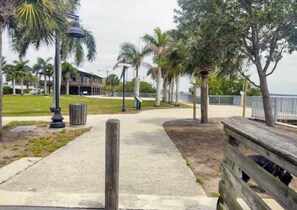 المنطقة المحيطة بالمنشأة