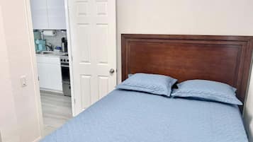 1 habitación, tabla de planchar con plancha, wifi y ropa de cama