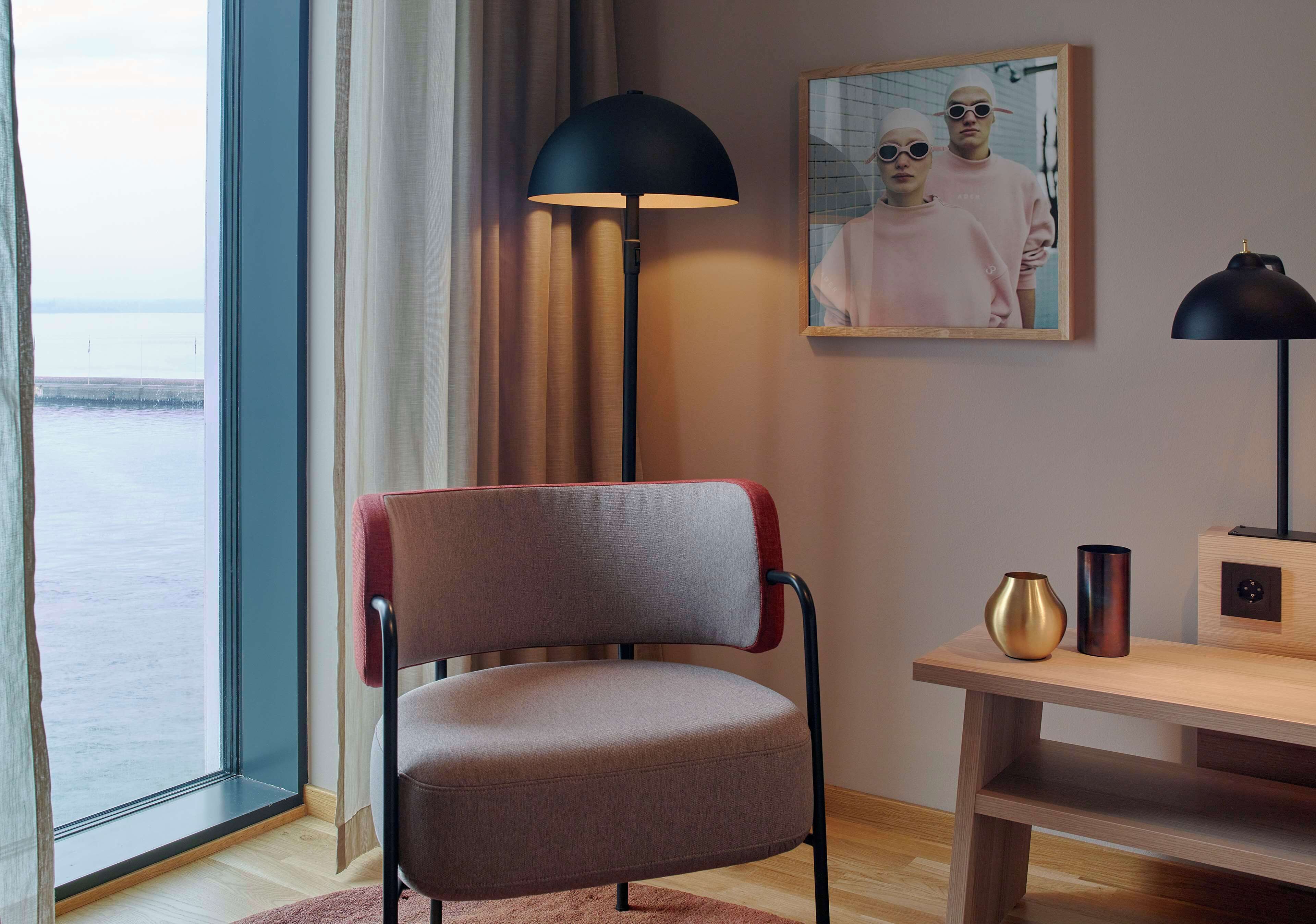 room, 1 king bed | in-room safe, desk, soundproofing, iron/ironing board