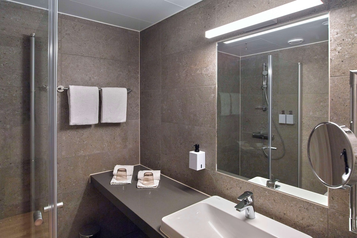 In-room safe, desk, soundproofing, iron/ironing board