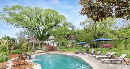 Farmhouse getaway for family vacations and friend retreats - heated pool, amazing views, close to wineries/breweries