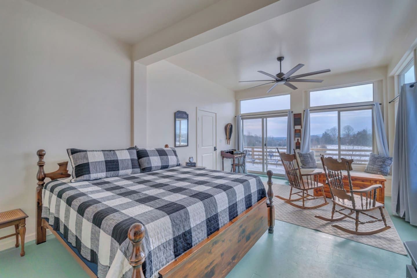 5 bedrooms, iron/ironing board, WiFi (free), bed sheets