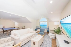 Smart TV, mesa de ping pong, estéreo, impresora