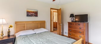 Aurora. A beautiful name for a beautiful home in beautiful Canaan Valley!