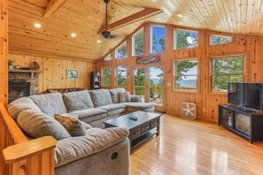 Unclassified image, 5 of 20, button - Aurora. A beautiful name for a beautiful home in beautiful Canaan Valley! (Davis)