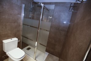 Douche, serviettes fournies