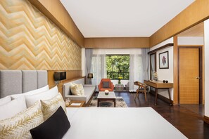 Hochwertige Bettwaren, Minibar, Zimmersafe, Schreibtisch